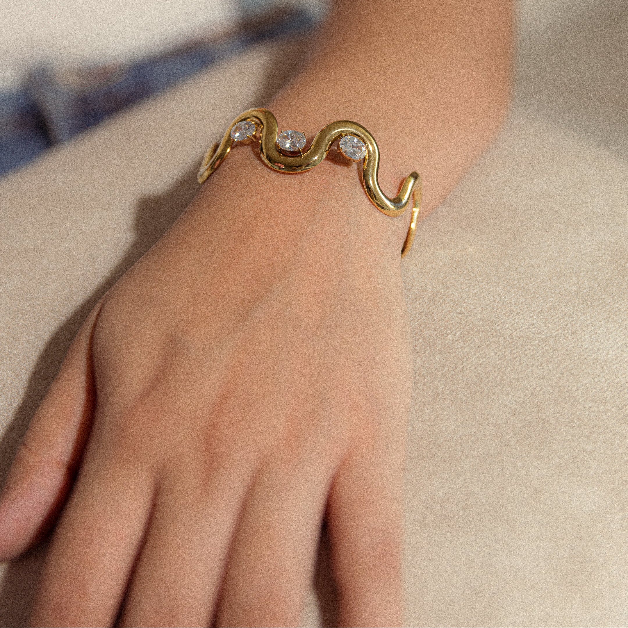 CURVE ELEGANT